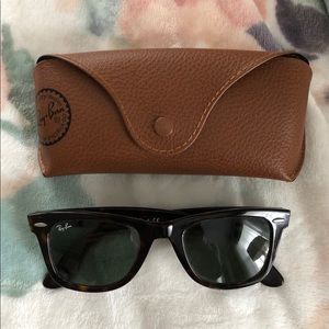 Ray-Ban Wayfarer Classic Non-Polarized Sunglasses